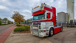 20251019-Tom-Holding-00069